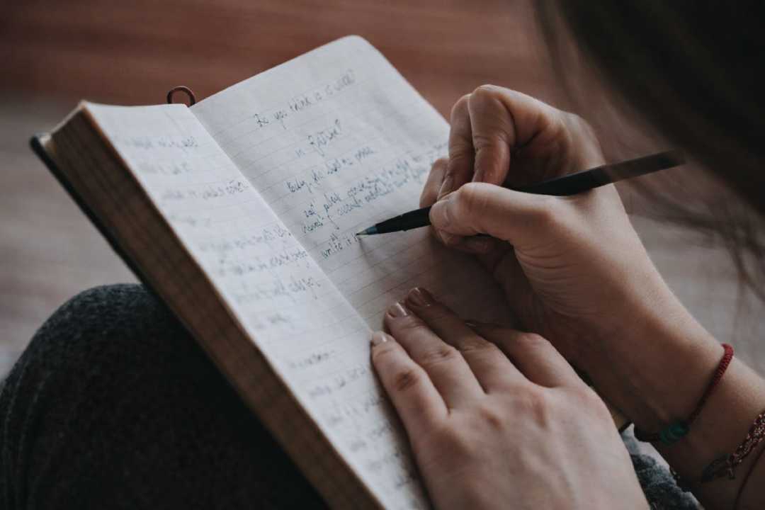 Turning Simple Experiences Into Lively Meaningful Stories