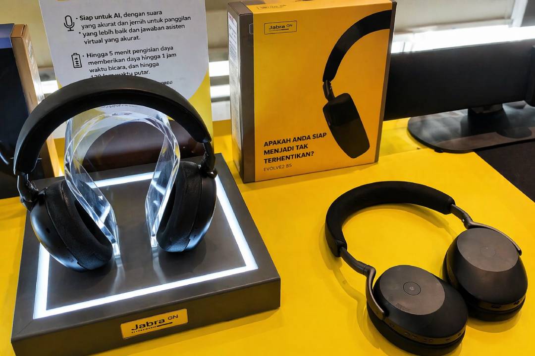 The Virtual Meeting Revolution: Smart Headsets and AI Video Systems Transforming Hybrid Work